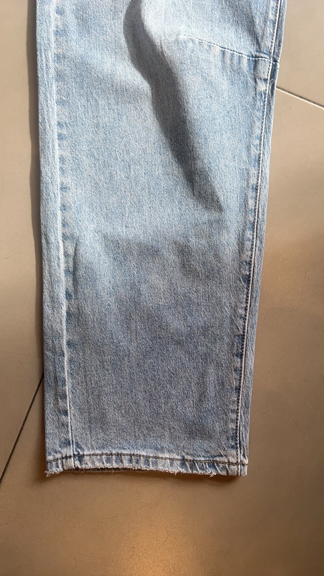 MOM FIT HIGH-WAIST JEANS D5421