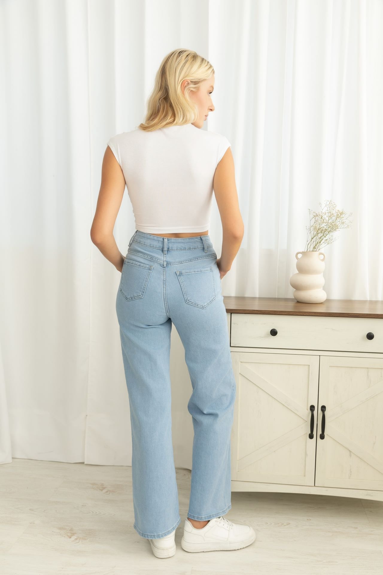 WIDE-LEG MID WAIST JEANS L8021